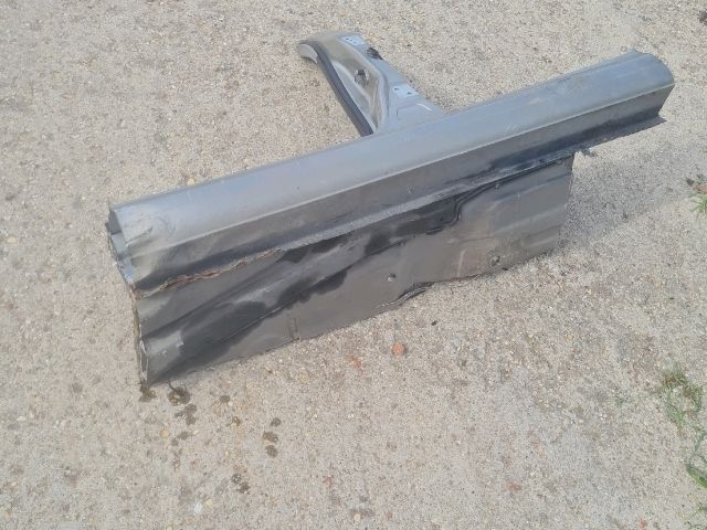 bontott PEUGEOT 607 Bal Küszöb