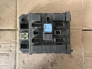 bontott PEUGEOT 607 Biztosítéktábla Utastér