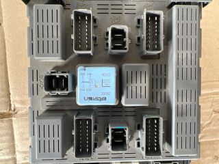 bontott PEUGEOT 607 Biztosítéktábla Utastér