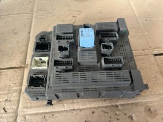 bontott PEUGEOT 607 Biztosítéktábla Utastér