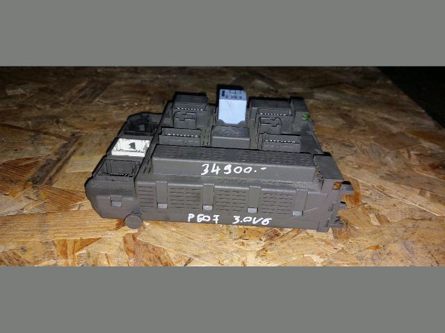 bontott PEUGEOT 607 Biztosítéktábla Utastér