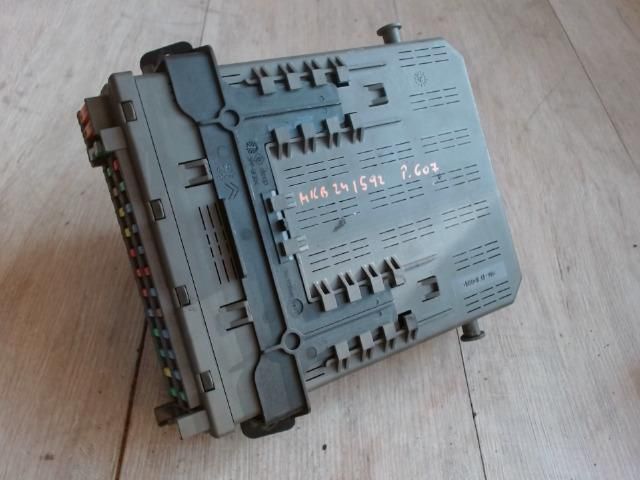 bontott PEUGEOT 607 Biztosítéktábla Utastér