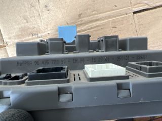 bontott PEUGEOT 607 Biztosítéktábla Utastér