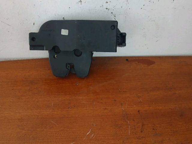 bontott PEUGEOT 607 Csomagtérajtó Zárszerkezet