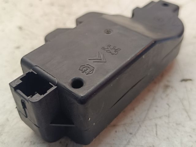 bontott PEUGEOT 607 Csomagtérajtó Zárszerkezet