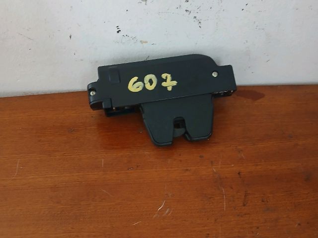 bontott PEUGEOT 607 Csomagtérajtó Zárszerkezet