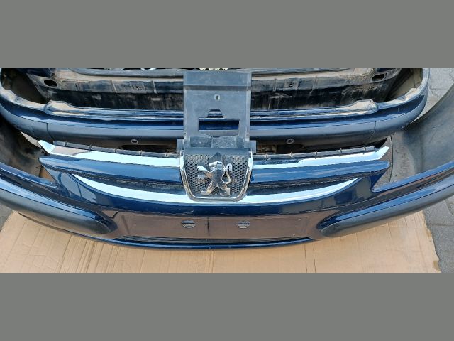 bontott PEUGEOT 607 Első Lökhárító (Részeivel)