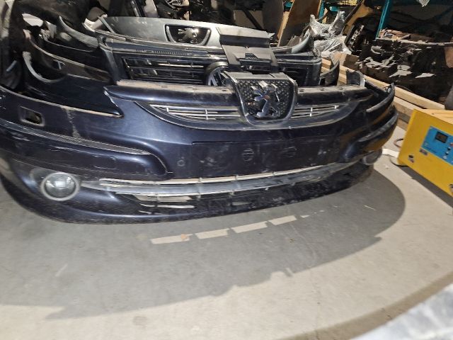 bontott PEUGEOT 607 Első Lökhárító (Részeivel)