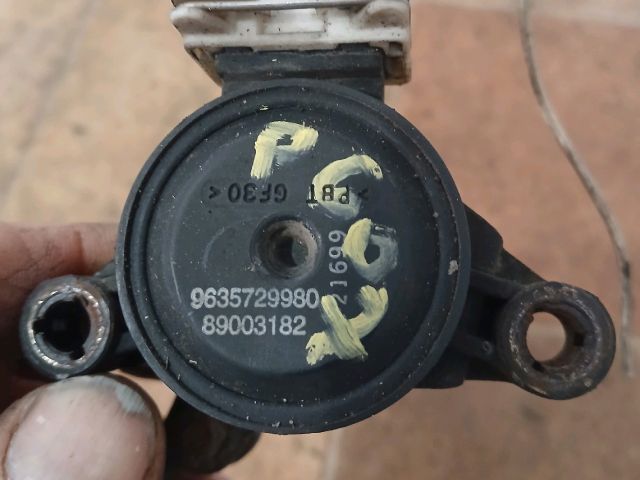 bontott PEUGEOT 607 Hátsó Xenon Szintszabályzó Jeladó