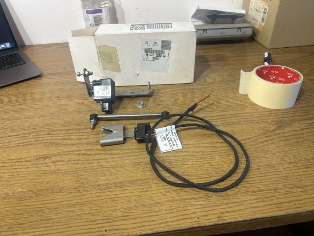 bontott PEUGEOT 607 Hátsó Xenon Szintszabályzó Jeladó