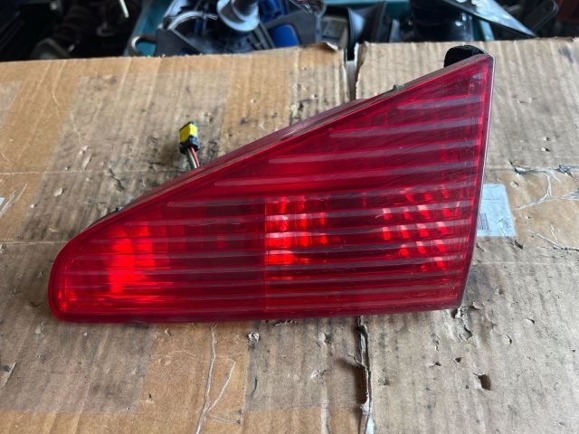 bontott PEUGEOT 607 Jobb Belső Hátsó Lámpa