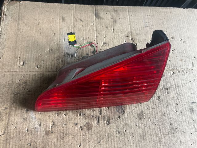 bontott PEUGEOT 607 Jobb Belső Hátsó Lámpa