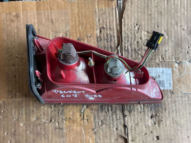 bontott PEUGEOT 607 Jobb Belső Hátsó Lámpa