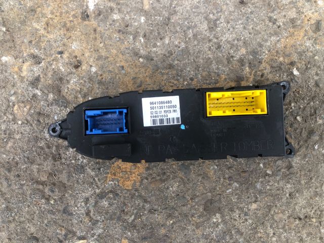 bontott PEUGEOT 607 Jobb első Ajtó Vezérlőegység