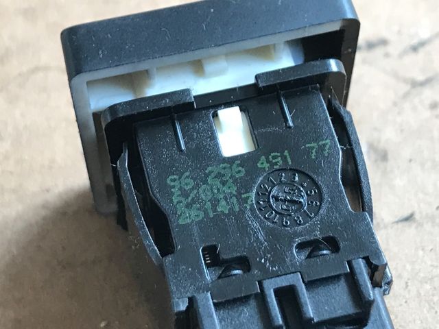 bontott PEUGEOT 607 Jobb első Ülésfűtés Kapcsoló