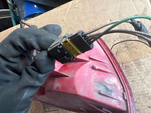 bontott PEUGEOT 607 Jobb Hátsó Lámpa