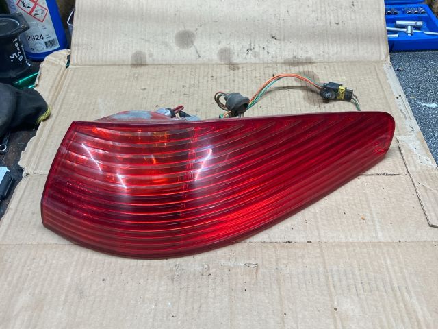 bontott PEUGEOT 607 Jobb Külső Hátsó Lámpa