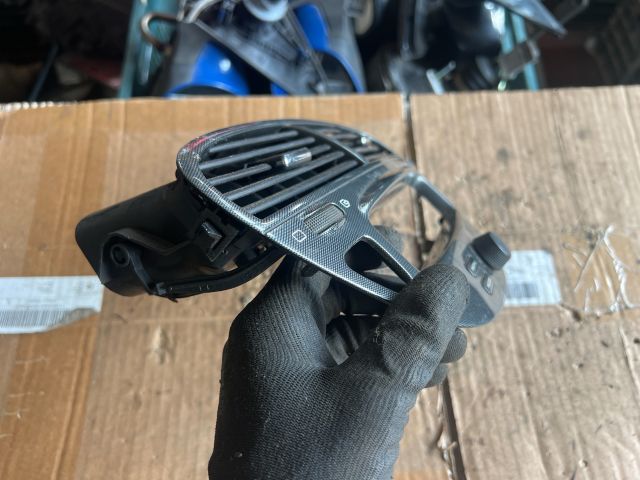 bontott PEUGEOT 607 Középső Szellőző