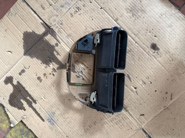 bontott PEUGEOT 607 Középső Szellőző