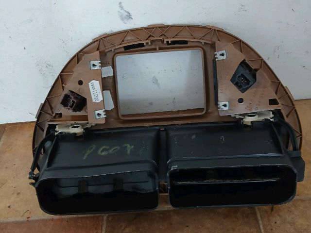 bontott PEUGEOT 607 Középső Szellőző