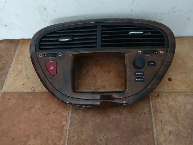 bontott PEUGEOT 607 Középső Szellőző