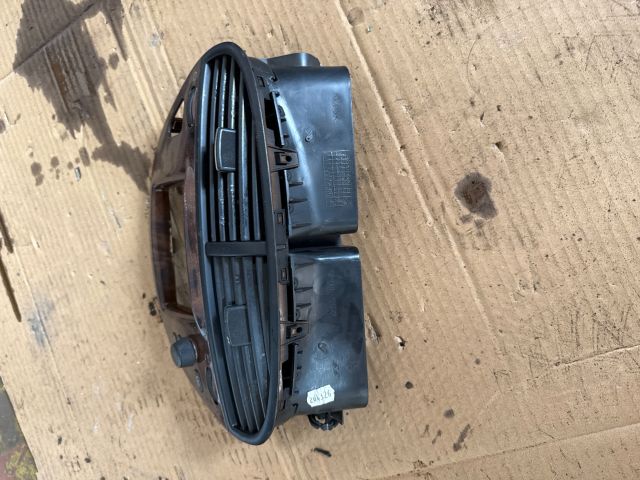 bontott PEUGEOT 607 Középső Szellőző