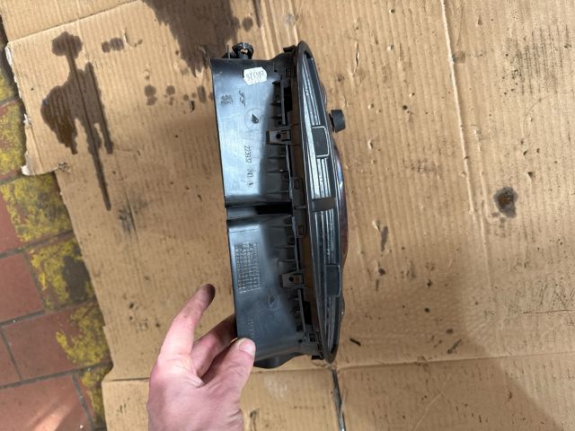 bontott PEUGEOT 607 Középső Szellőző