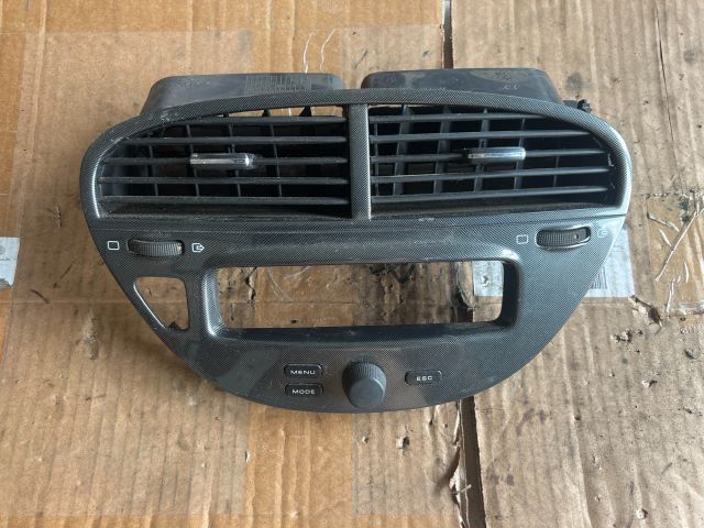 bontott PEUGEOT 607 Középső Szellőző