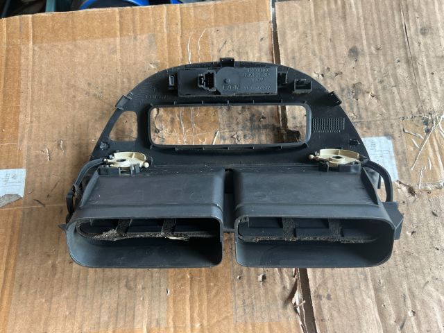 bontott PEUGEOT 607 Középső Szellőző