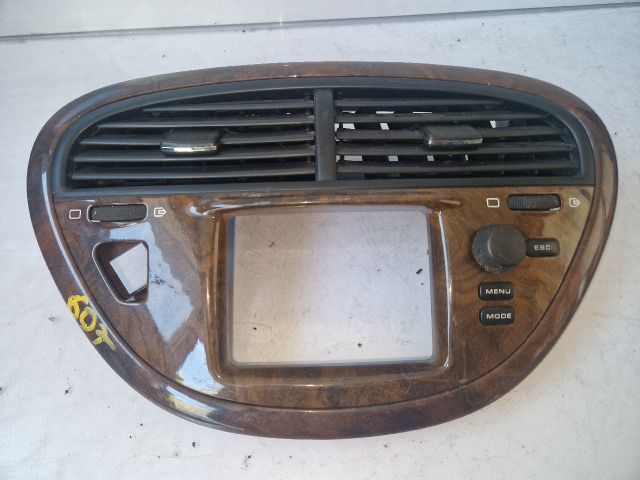 bontott PEUGEOT 607 Középső Szellőző