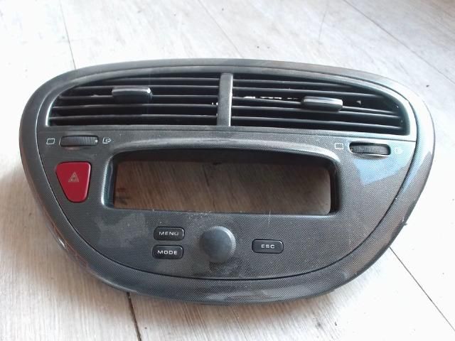 bontott PEUGEOT 607 Középső Szellőző