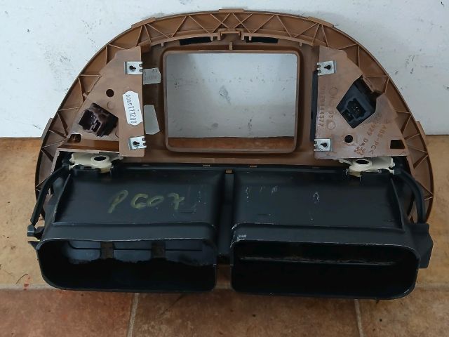 bontott PEUGEOT 607 Középső Szellőző