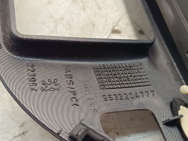 bontott PEUGEOT 607 Középső Szellőző