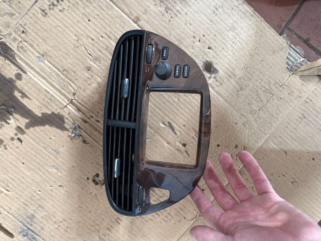 bontott PEUGEOT 607 Középső Szellőző