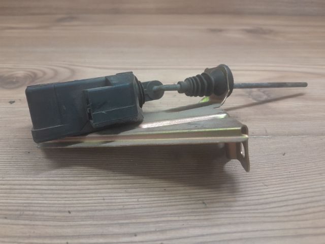 bontott PEUGEOT 607 Központizár Motor Tankajtó