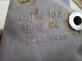 bontott PEUGEOT 607 Motor Tartó Bak (Fém)