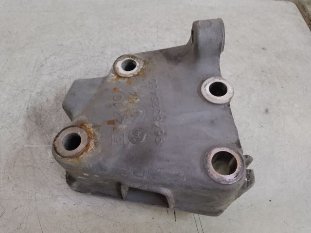 bontott PEUGEOT 607 Motor Tartó Bak (Fém)