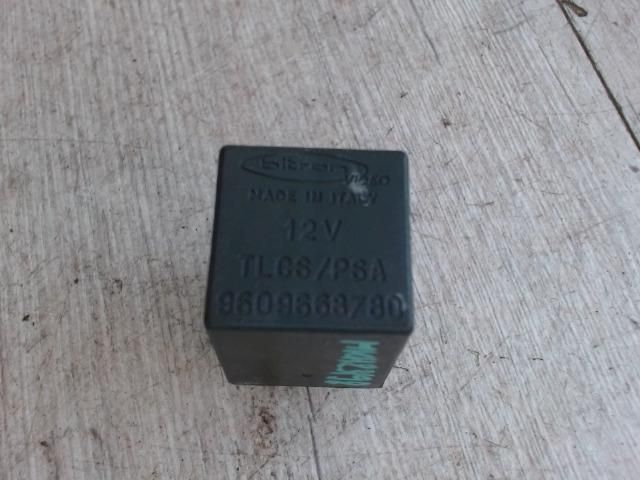 bontott PEUGEOT 806 Relé