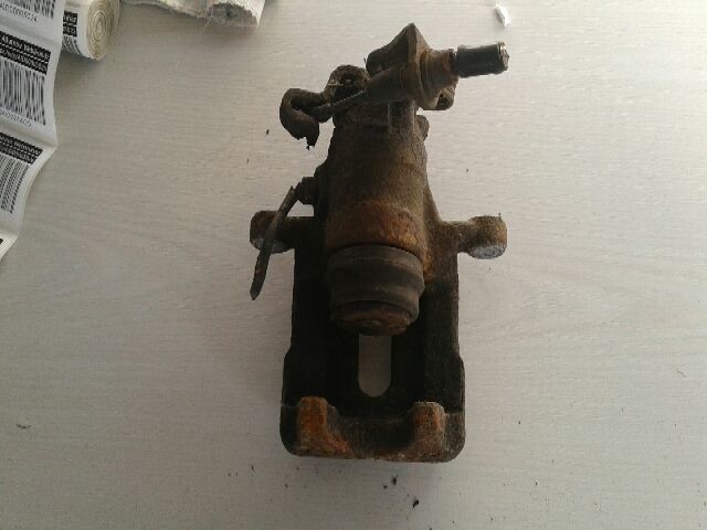 bontott PEUGEOT 807 Bal hátsó Féknyereg Munkahengerrel