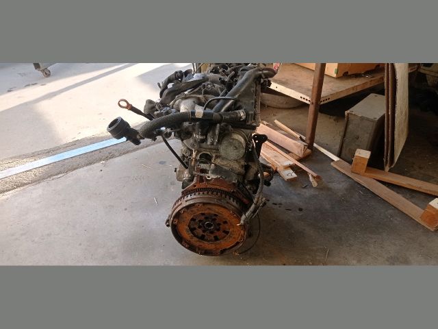 bontott PEUGEOT 807 Motor (Fűzött blokk hengerfejjel)