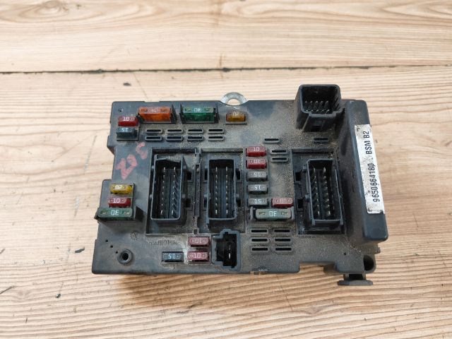 bontott PEUGEOT 807 Biztosítéktábla Motortér