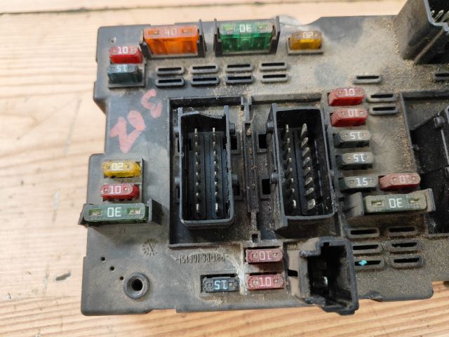 bontott PEUGEOT 807 Biztosítéktábla Motortér