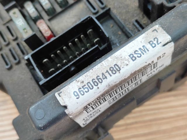 bontott PEUGEOT 807 Biztosítéktábla Motortér