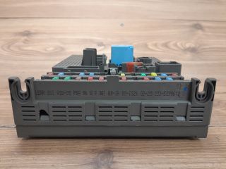 bontott PEUGEOT 807 Biztosítéktábla Utastér