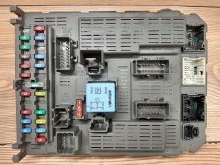 bontott PEUGEOT 807 Biztosítéktábla Utastér