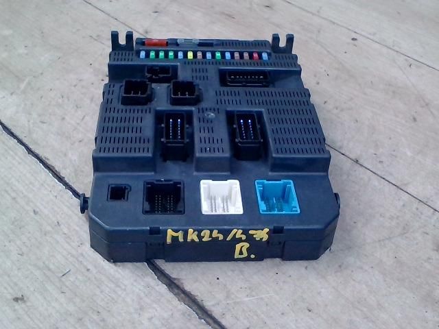 bontott PEUGEOT 807 Biztosítéktábla Utastér