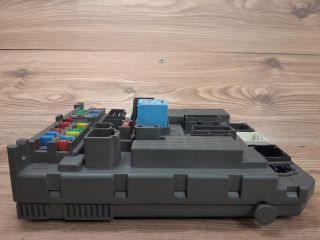 bontott PEUGEOT 807 Biztosítéktábla Utastér