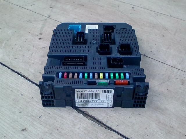 bontott PEUGEOT 807 Biztosítéktábla Utastér