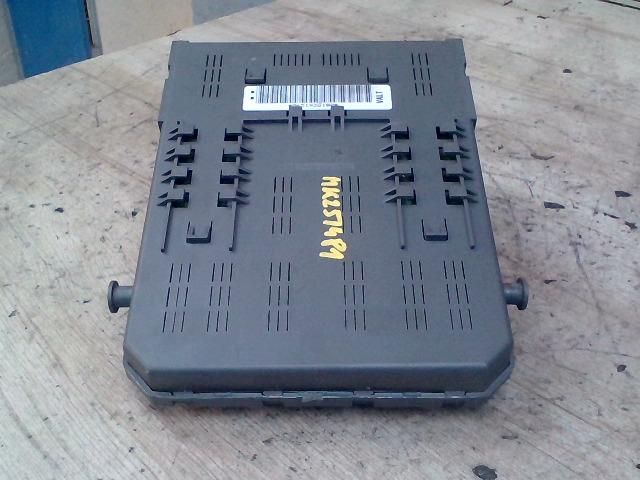 bontott PEUGEOT 807 Biztosítéktábla Utastér