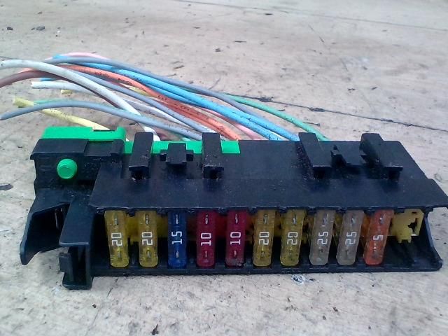 bontott PEUGEOT 807 Biztosítéktábla Utastér